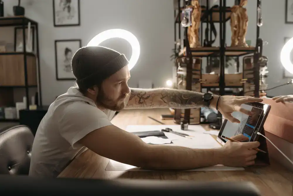Alex Reed, tattoo artist specializing in Blackwork